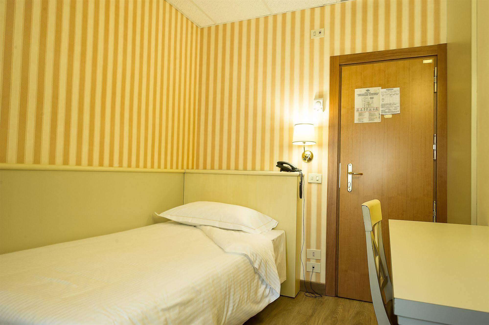 Hotel Torino Parma Esterno foto